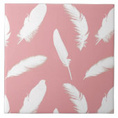 Weißes Federprint auf Muschel pink Fliese (Vorderseite)