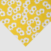 Weißes Gänseblümchen auf gelbem Hintergrund Seidenpapier (Ausschnitt)