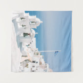 Weißes Gebäude aus Beton in der Nähe des Wasserkör Wandteppich (Vorderseite (Horizontal))