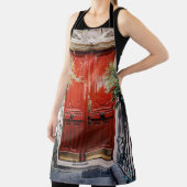 WEISSES GEBÄUDE MIT GESCHLOSSENER TÜR AUS ROTEM HO SCHÜRZE (InSitu)