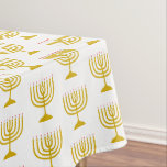 Weißes Gold| Chanukah Hanukkiyah| MENORAH Tischdecke<br><div class="desc">Elegantes,  weißes MENORAH-Tablett,  das mit Imitaten Goldmenorah in einem gefliesten Muster zeigt. Ein minimalistisches,  einfaches,  elegantes Design,  das speziell für Ihre Hanukah Feiern geeignet ist.  Erhältlich in anderen Farben,  oder Sie können die Farbe ändern,  indem Sie auf Weitere anpassen und wählen Sie aus der Farbpalette.</div>