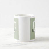 Weißes Herz auf magensafarbener Monogramm Kaffeetasse (Mittel)