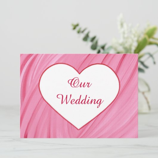 Weißes Herz auf rosafarbenen Mischungen Hochzeitsf Einladung (Stehend Vorderseite)