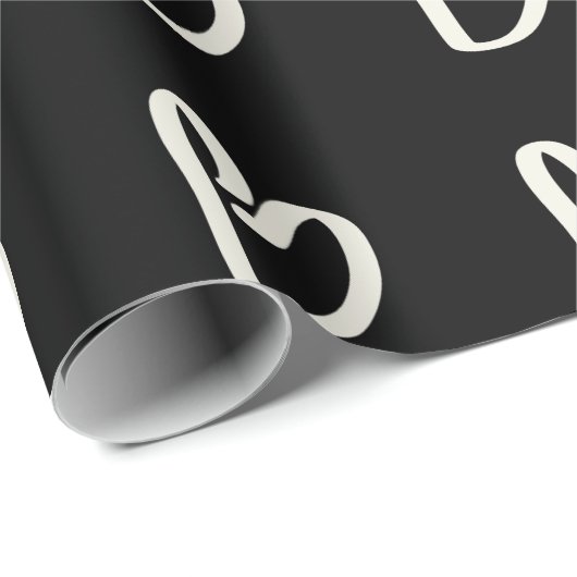 Weißes Herz auf schwarzem Papier Geschenkpapier (Rolleneckpunkt)