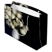 "Weißes Herz in Schwarz" Große Geschenktüte (Rückseite Schrägansicht)