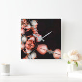 "Weißes Herz in Schwarz von der Sonne" Quadratische Wanduhr (Zuhause)