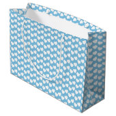 Weißes Herz-Muster auf hellblauer großer Große Geschenktüte (Rückseite Schrägansicht)