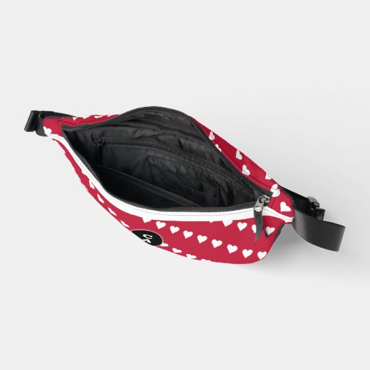 Weißes Herzmuster auf roter Monogramm Bauchtasche (Offen)