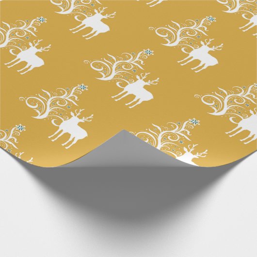 Weißes Hirsch mit stilisierten Bäumen in Gold und Geschenkpapier (Ecke)