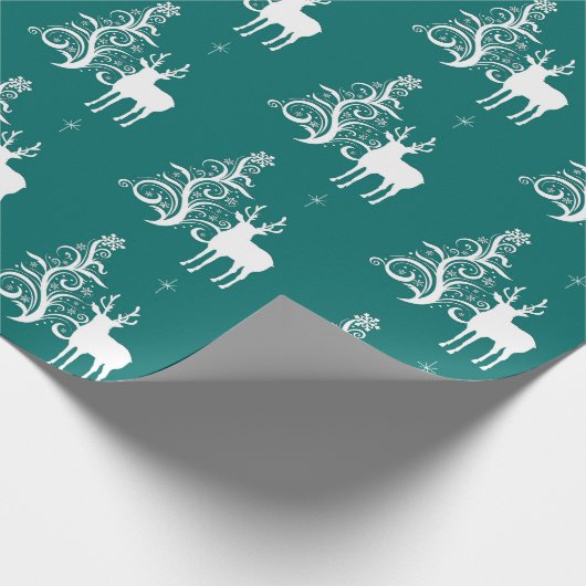 Weißes Hirsch mit stilisierten Bäumen in Grün und Geschenkpapier (Ecke)