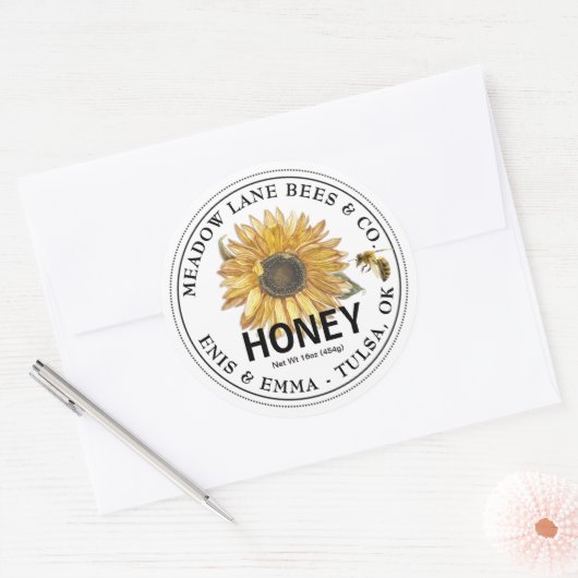 Weißes Honiglabel mit Sonnenblumen und Honigbienen Runder Aufkleber (Umschlag)