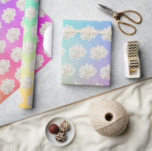 Weißes Hydrangea auf glühendem Regenbogengrund Geschenkpapier