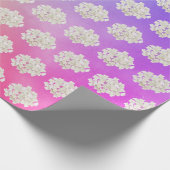 Weißes Hydrangea auf glühendem Regenbogengrund Geschenkpapier (Ecke)