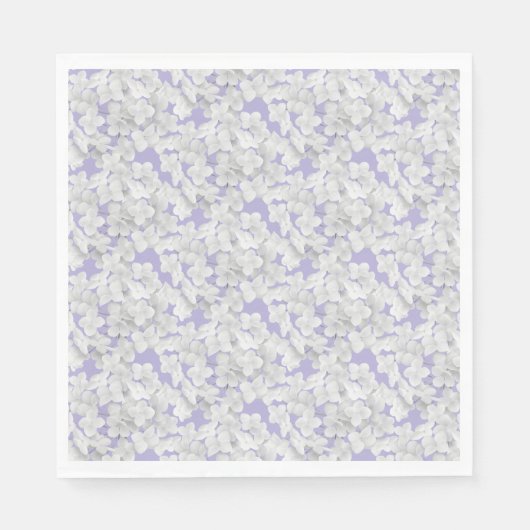 Weißes Hydrangea Blume Petals auf Lila Serviette (Vorderseite)