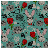 Weißes Kaninchen bei Rose Stoff (Nahaufnahme)