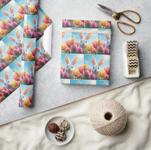 Weißes Kaninchen in einem Tulpen-Garten Geschenkpapier