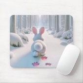 Weißes Kaninchen in einem Winterwald Mousepad (Mit Mouse)