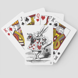Weißes Kaninchen mit Alice im Wunderland des Roten Spielkarten