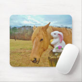 Weißes Kaninchen und blutgelbes Pferd Mousepad (Mit Mouse)