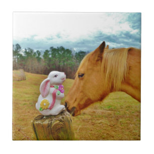 Weißes Kaninchen und Gelbes Pferd Fliese