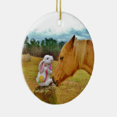 Weißes Kaninchen und Gelbes Pferd Keramik Ornament (Rechts)