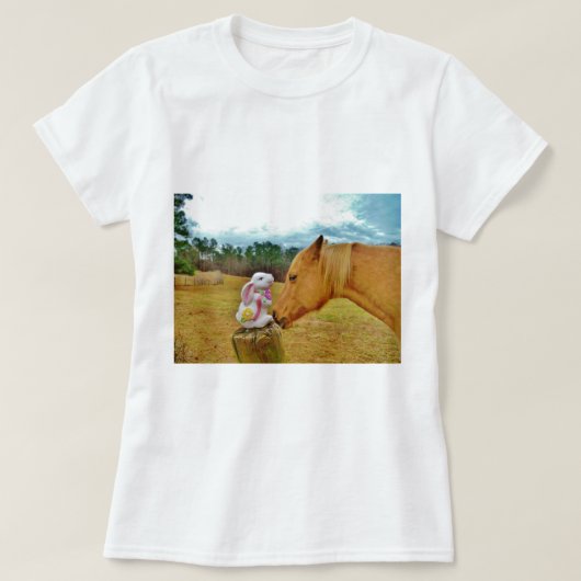 Weißes Kaninchen und Gelbes Pferd T-Shirt (Design vorne)