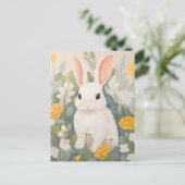Weißes Kaninchen unter Frühlingsblumen Postkarte (Stehend Vorderseite)