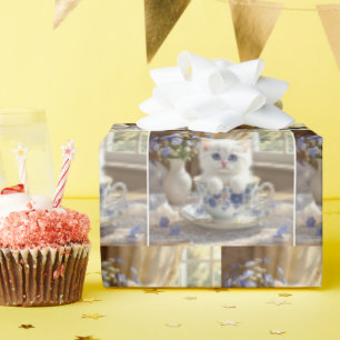 Weißes Kätzchen in einem Teacup Geschenkpapier