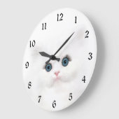 Weißes Kätzchengesicht Große Wanduhr (Winkel)