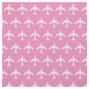 Weißes KC-135-Tankflugzeug auf rosa Stoff