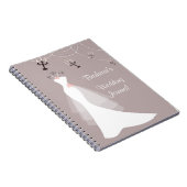 Weißes Kleid auf dunklem rosa Notizblock (Rechte Seite)