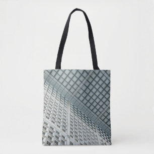 Weißes kommerzielles Gebäude mit hohem Aufstieg Tasche