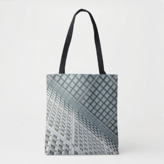 Weißes kommerzielles Gebäude mit hohem Aufstieg Tasche