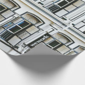 WEISSES KONKRETES GEBÄUDE AM TAG GESCHENKPAPIER (Ecke)