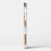 WEISSES, KONKRETES GEBÄUDE MIT HOLZTÜREN UND WIND Case-Mate iPhone HÜLLE (Rückseite / Links)