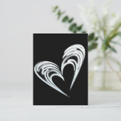 Weißes künstlerisches Herz auf schwarzem Hintergru Postkarte (Stehend Vorderseite)