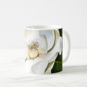 Weißes Magnolia Grüner Hintergrund Kaffeetasse (VorderseiteRechts)