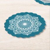 Weisses Mandala auf blauem Hintergrund Untersetzer (angewinkelt)