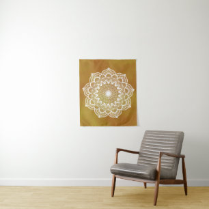 Weißes Mandala auf goldenem Hintergrund Klein Wandteppich