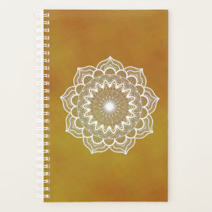 Weißes Mandala auf goldenem Hintergrund Planer