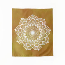 Weisses Mandala auf goldenem Hintergrund
