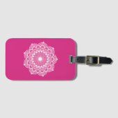 Weisses Mandala auf rosa Hintergrund Gepäckanhänger (Vorderseite (Horizontal))