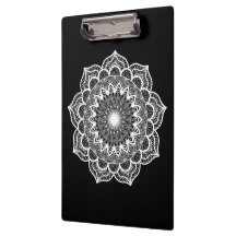 Weisses Mandala auf schwarzem Hintergrund