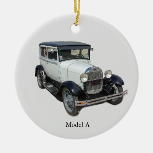Weißes Modell A Keramik Ornament (Vorne)