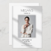Weißes, modernes Foto Geburtstag Einladung (Vorne/Hinten)