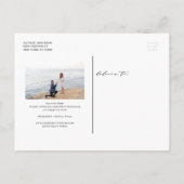 Weißes modernes Typografie-Foto Save the Date Ankündigungspostkarte (Rückseite)