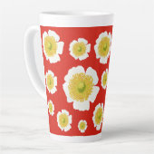 Weißes Mohndesign auf latenter Tasse (Linke Ecke)