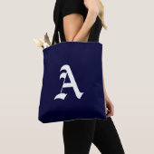 Weißes Monogramm A auf marineblau Tasche (Von Nahem)