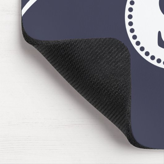 Weißes Monogramm mit blauem und weißem Streifen Mousepad (Ecke)