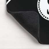 Weißes Monogramm mit Schwarz-Weiß-Streifen Mousepad (Ecke)